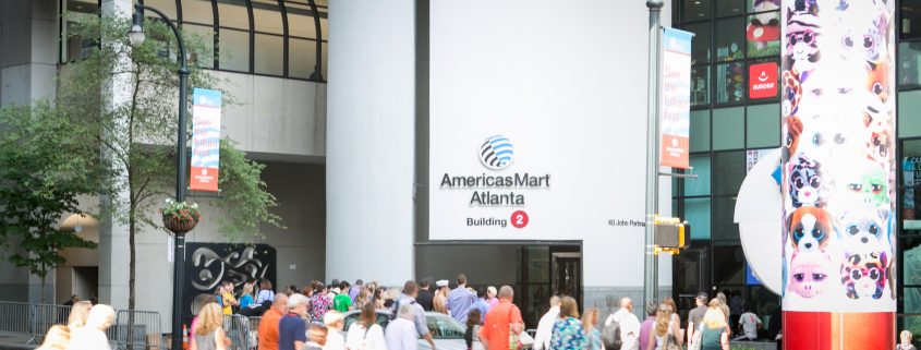 crowds-entering-building-2-during-the-atlanta-international-gift-and-home-furnishings-market-header-image